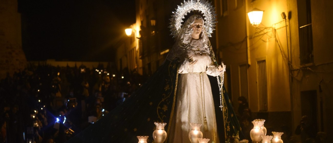 Procesión de la Cofradía del Vía Crucis en la Semana Santa de Zamora (3 de 5)