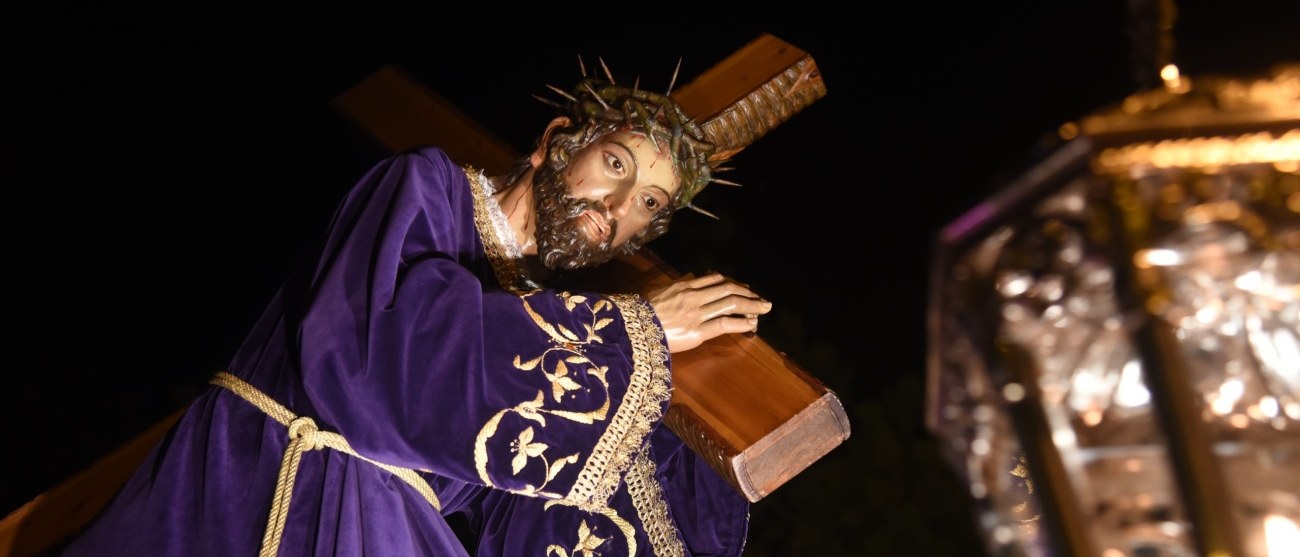 Procesión de la Cofradía del Vía Crucis en la Semana Santa de Zamora (2 de 5)